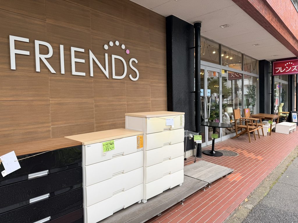 フレンズ外観。買取販売事業の写真。
